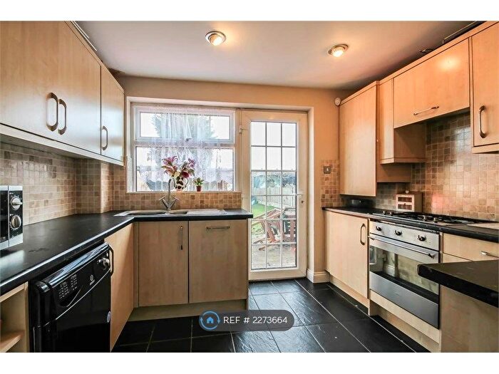 3 Bedroom Semi-Detached House To Rent In Wickhay, Basildon, SS15