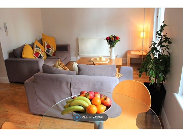 3 Bedroom Flat To Rent In Kennington Lane, London, SE11