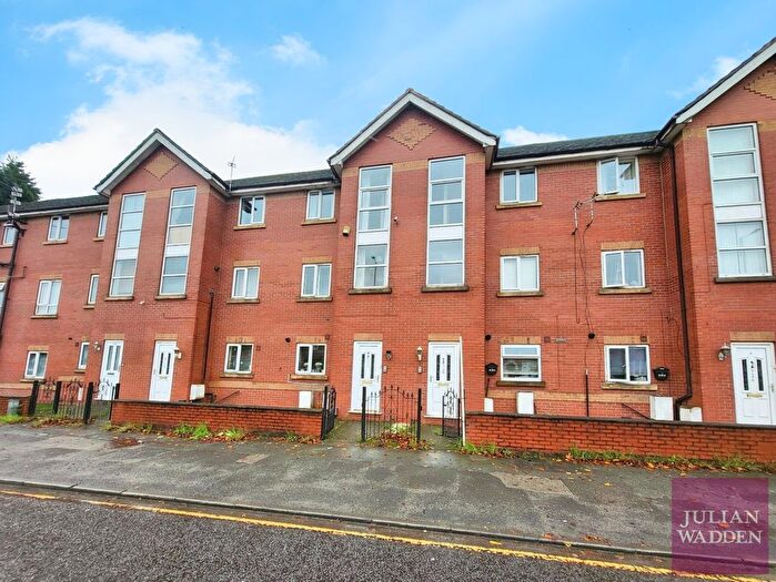 2 Bedroom Flat For Sale In Hyde Road, Denton, Manchester, M18