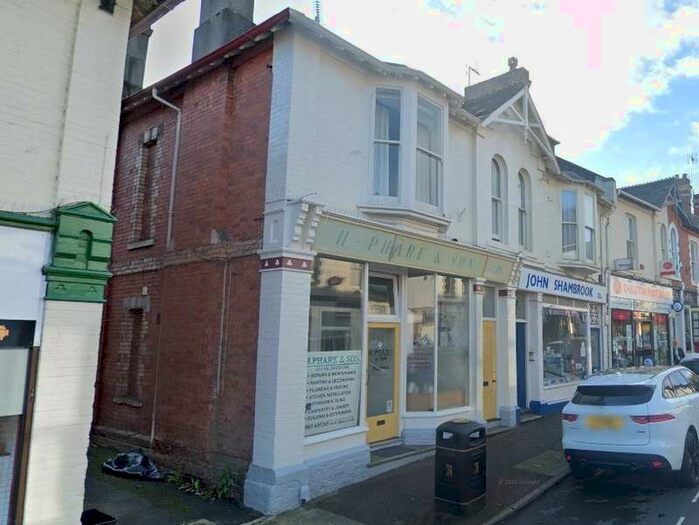 2 Bedroom Maisonette Flat To Rent In Walnut Road, Torquay, TQ2