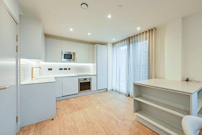 2 Bedroom Flat To Rent In Selbourne Road, Walthamstow, E17