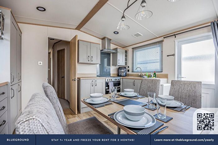 3 Bedroom Flat To Rent In North Mundham, PO20