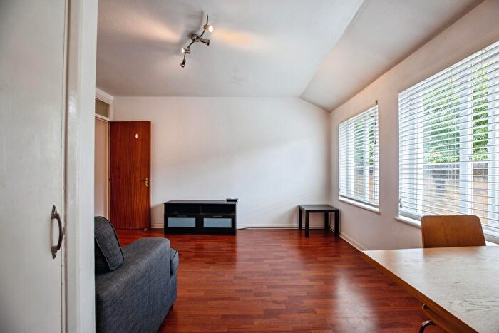 1 Bedroom Flat For Sale In Yalding Road, London, SE16