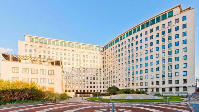 2 Bedroom Flat To Rent In The Whitehouse Apartments, Belverder Road, Waterloo Bridge, London, SE1