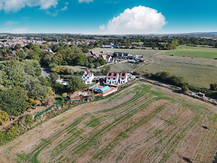 2 Bedroom Detached House For Sale In Rookery Hill, Corringham, SS17