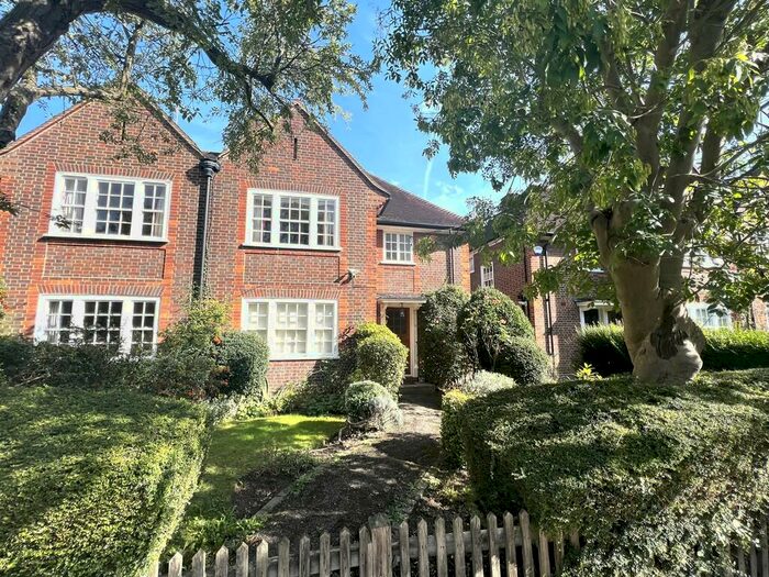 3 Bedroom Semi-Detached House To Rent In Woodhall Gate, Pinner, HA5