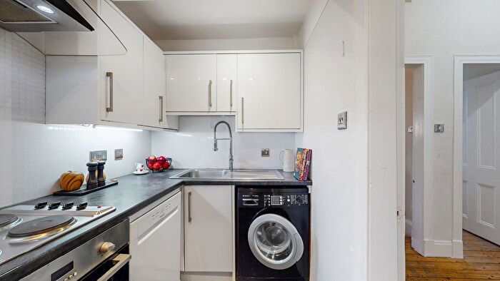 2 Bedroom Flat For Sale In Woodcroft Avenue, Glasgow, G11