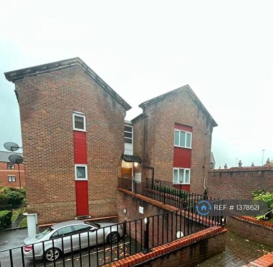 2 Bedroom Flat To Rent In St. Marys Grove, Reading, RG1