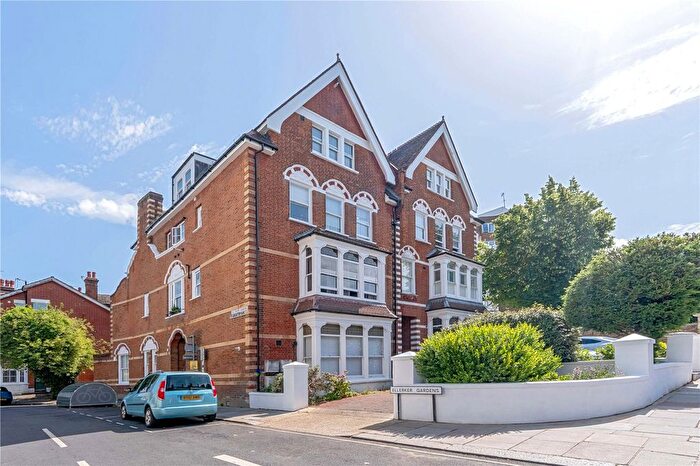2 Bedroom Flat For Sale In Richmond Hill, Richmond, TW10