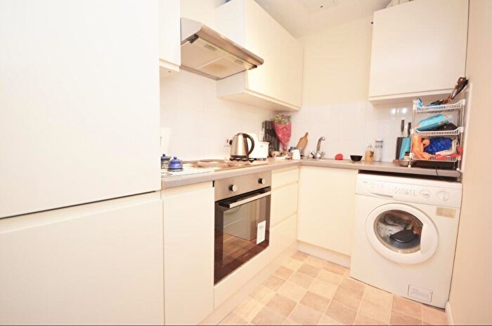 Flat To Rent In Heathfield Drive, Mitcham, CR4