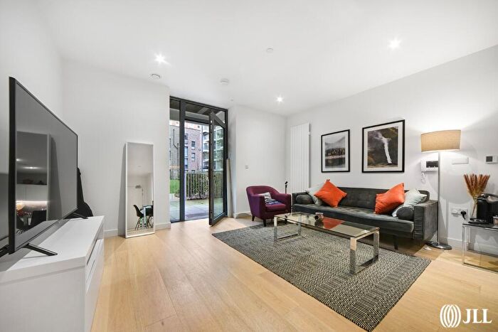 1 Bedroom Apartment To Rent In Fairwater House, Bonnet Street, E16