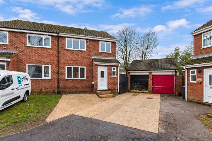 3 Bedroom Semi Detached House For Sale In Hunting Gate, Hemel Hempstead, HP2