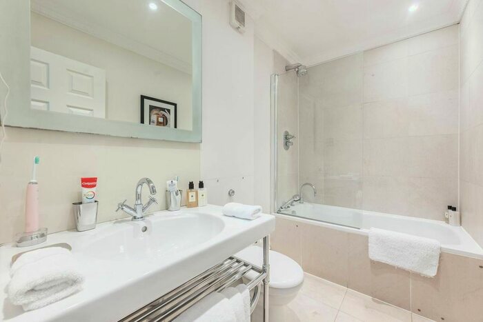 2 Bedroom Flat To Rent In St Georges Square, Pimlico, London, SW1V