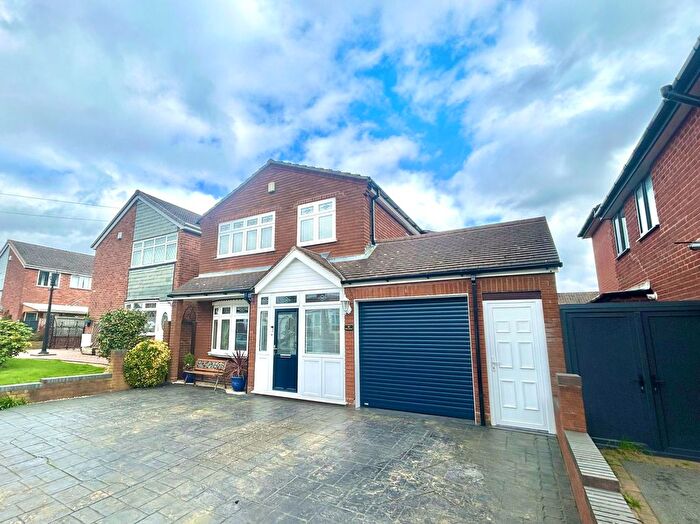 4 Bedroom Detached House For Sale In Wrens Avenue, Foxyards Estate, Tipton, DY4