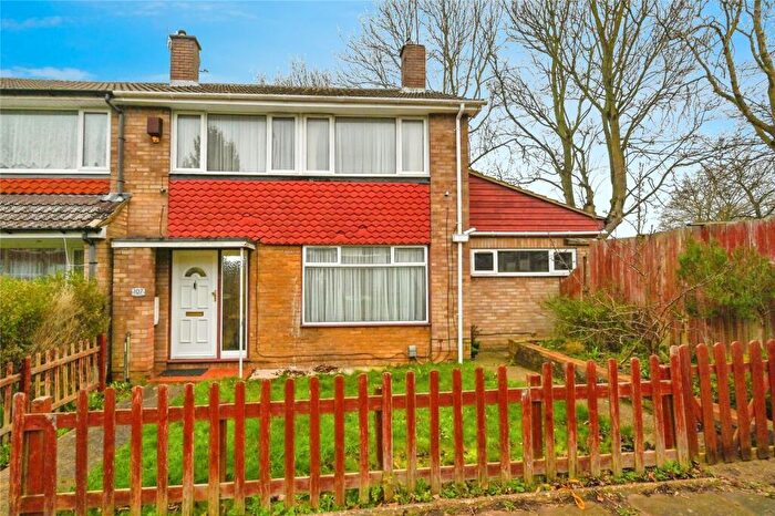 3 Bedroom End Of Terrace House For Sale In Swasedale Walk, Luton, Bedfordshire, LU3