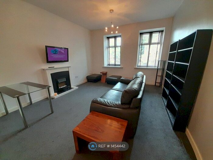 2 Bedroom Flat To Rent In Spencers Wood, Bromley Cross, Bolton, BL7