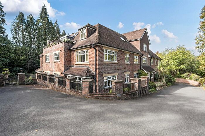 2 Bedroom Flat For Sale In Grayswood Road, Haslemere, GU27