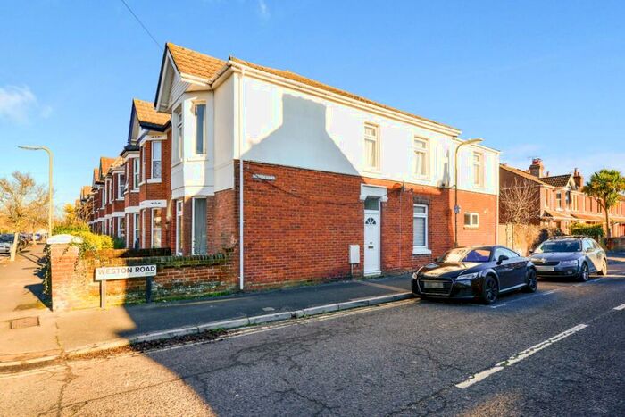 2 Bedroom Flat To Rent In Archers Road, Eastleigh, Hampshire, SO50