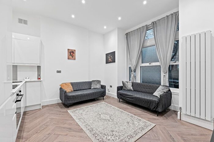 2 Bedroom Flat To Rent In Norwood Road, London, SE24