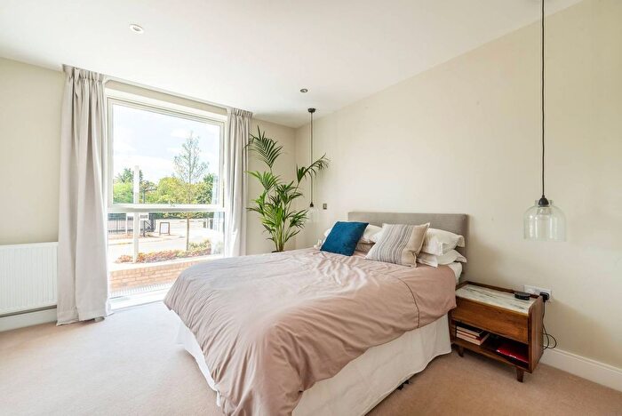 1 Bedroom Flat To Rent In Levett Square, Kew, TW9