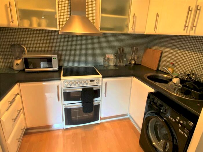 2 Bedroom Flat To Rent In The Whithys, Street, BA16