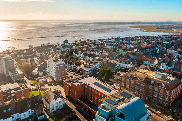 1 Bedroom Apartment For Sale In Broadway, Essex, SS9