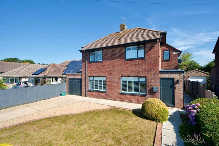 3 Bedroom Detached House For Sale In Greenway Road, Weymouth, DT3