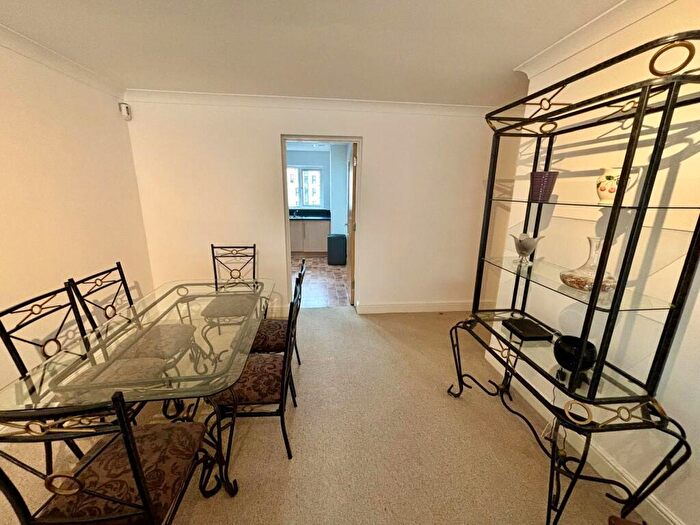 3 Bedroom Apartment For Sale In Townsend Way, Birmingham, B1