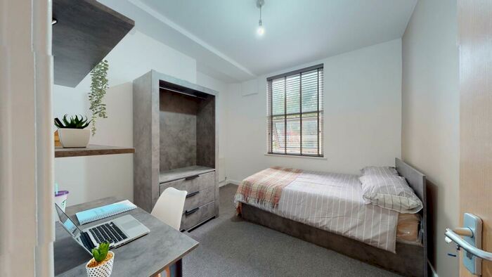 4 Bedroom Flat To Rent In Moorland Avenue, Woodhouse, Leeds, LS6