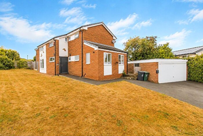 4 Bedroom Detached House For Sale In Henley Avenue, Dewsbury, WF12