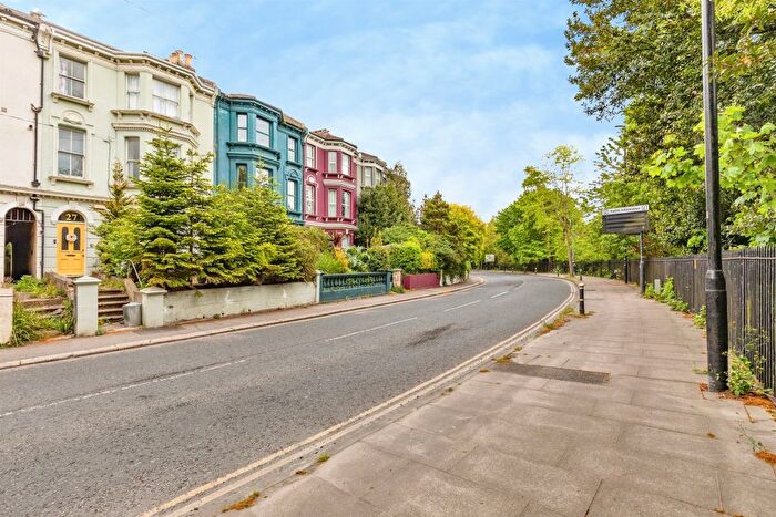 2 Bedroom Flat For Sale In St. Helens Road, Hastings, TN34