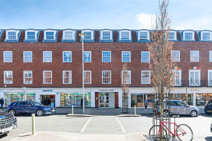 1 Bedroom Flat For Sale In Stonehills, Welwyn Garden City, AL8