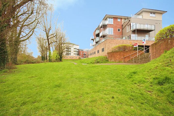 1 Bedroom Penthouse For Sale In Andrews Close, Warwick, CV34