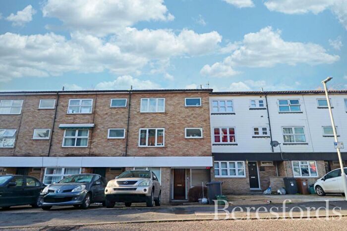 6 Bedroom Terraced House For Sale In Parklands Drive, Chelmsford, CM1