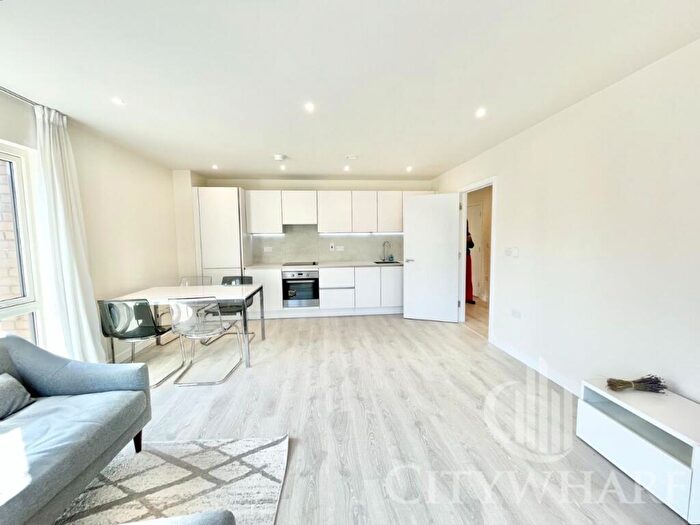 2 Bedroom Flat To Rent In Kingcup Apartments, Harewood Avenue, London, NW7