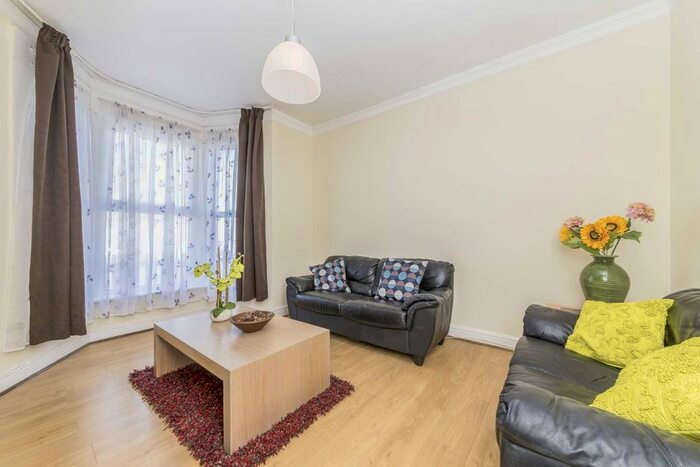 1 Bedroom Flat To Rent In Garratt Lane, London, SW17