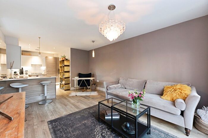 1 Bedroom Flat For Sale In Portsmouth Road, Thames Ditton, Surrey, KT7