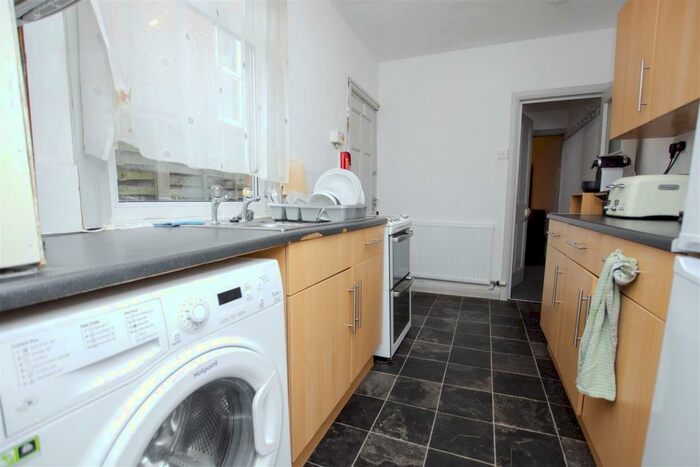 3 Bedroom House To Rent In Warwards Lane, Birmingham, B29