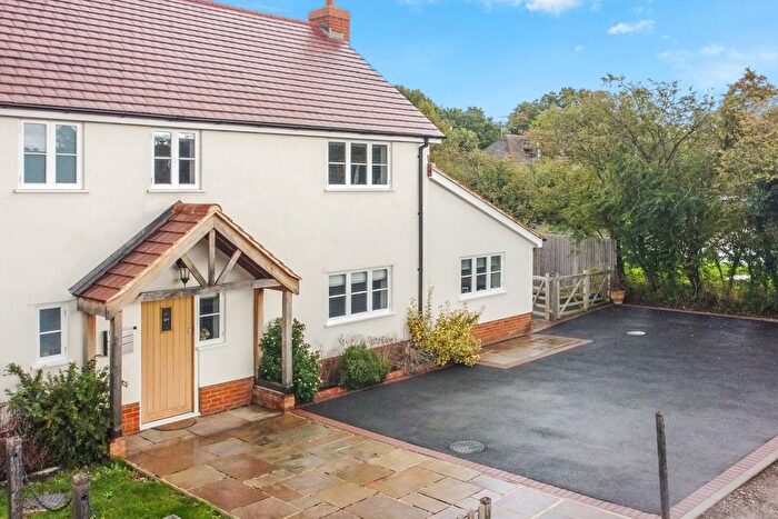 4 Bedroom Semi-Detached House For Sale In Common View Bumbles Green, Waltham Abbey, EN9