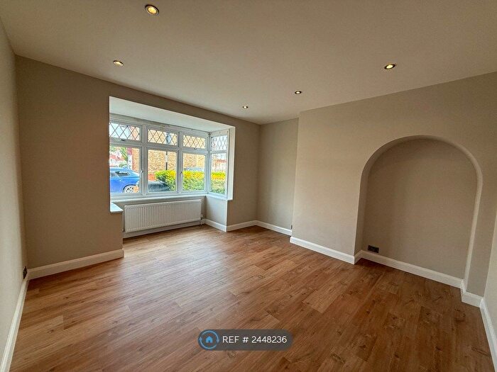 3 Bedroom Terraced House To Rent In Dunbar Avenue, London, SW16