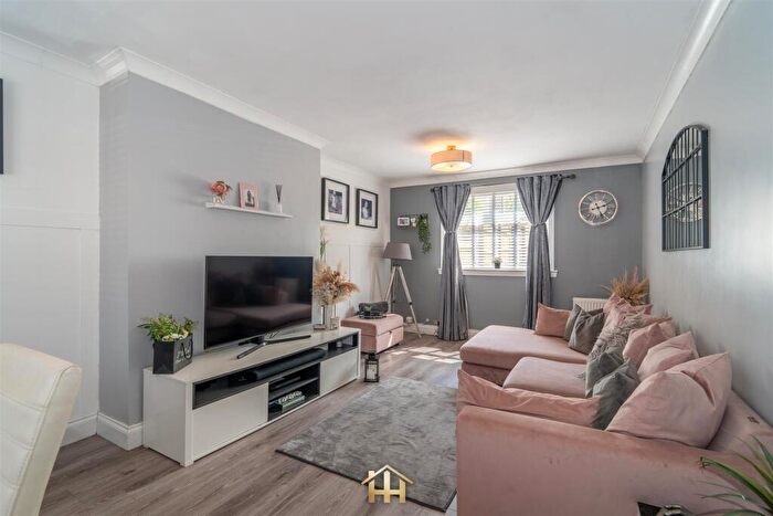 3 Bedroom End Of Terrace House For Sale In Balerno Street, Dundee, DD4