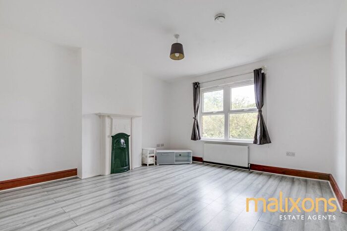 2 Bedroom Flat To Rent In Norbury Crescent, London, SW16