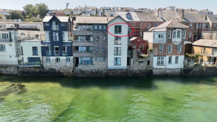 3 Bedroom Flat To Rent In Market Street, Falmouth, TR11