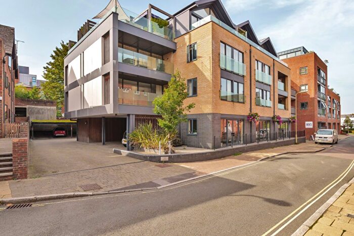 2 Bedroom Flat For Sale In Staple Gardens, Winchester, SO23