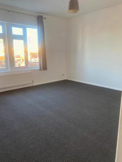 2 Bedroom Flat To Rent In Hook Road, Surbiton, KT6