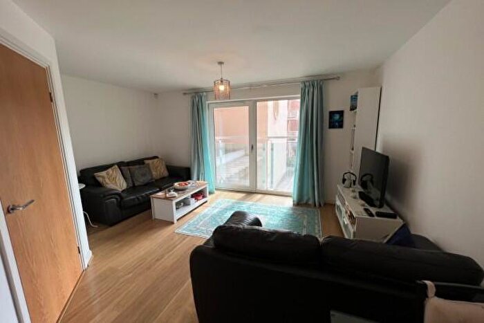 2 Bedroom Flat To Rent In Calais House Cardiff, CF10