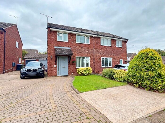 3 Bedroom Semi-Detached House For Sale In Jacox Crescent, Kenilworth, CV8