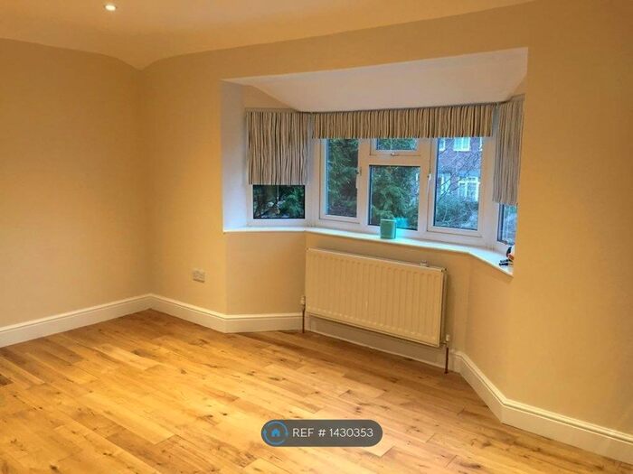 1 Bedroom Flat To Rent In Exeter House, Beckenham, BR3