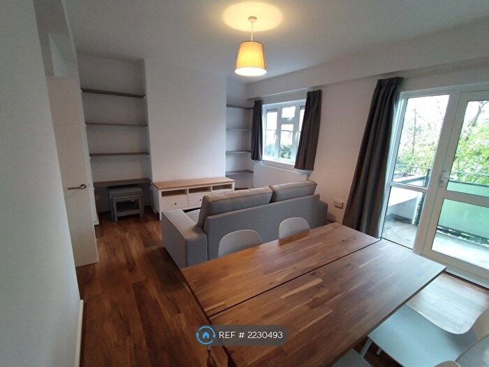 2 Bedroom Flat To Rent In Walsham House, London, SE17