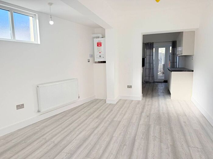 3 Bedroom Terraced House To Rent In Ilford, IG4